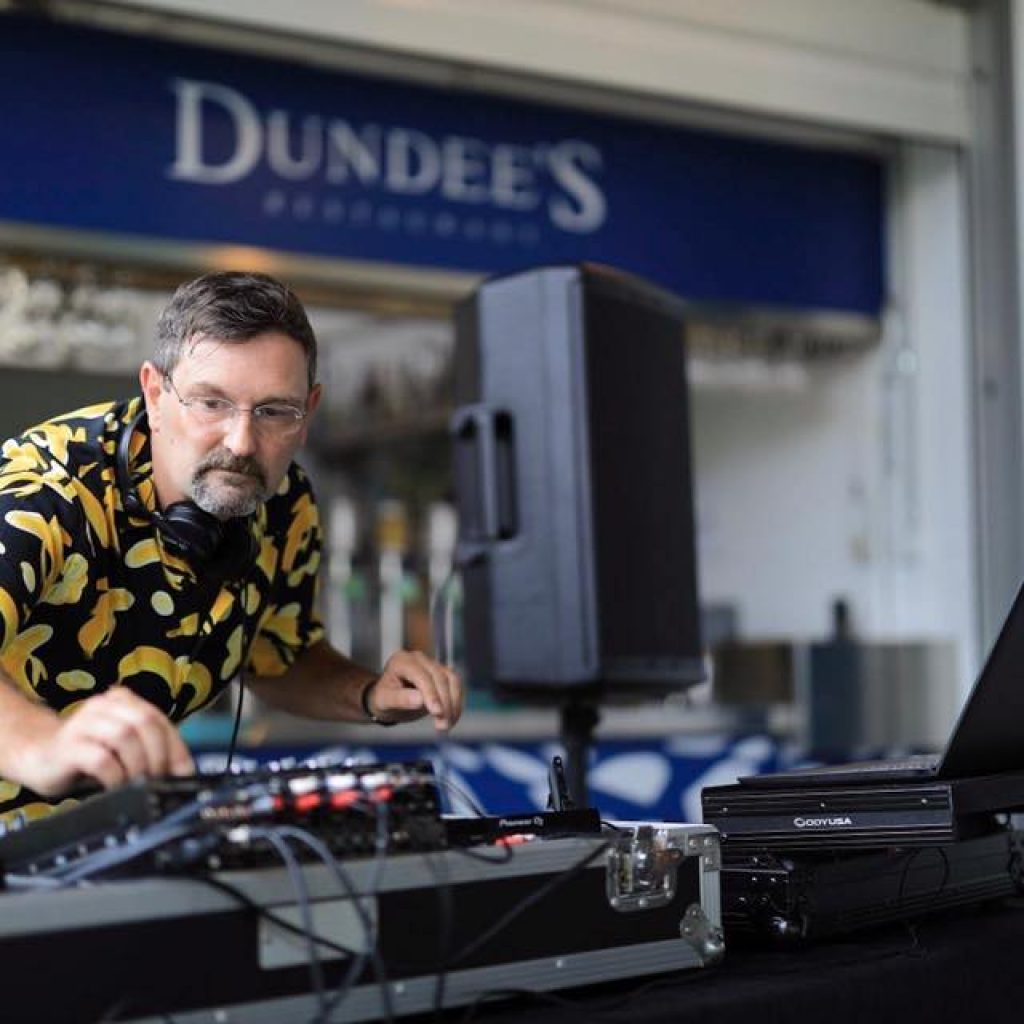 DJ Glenn at Dundees at Cairns Aquarium